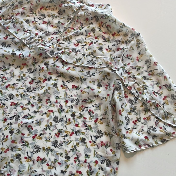 Bleuh ciel Ruffle Top - Picture 10 of 13